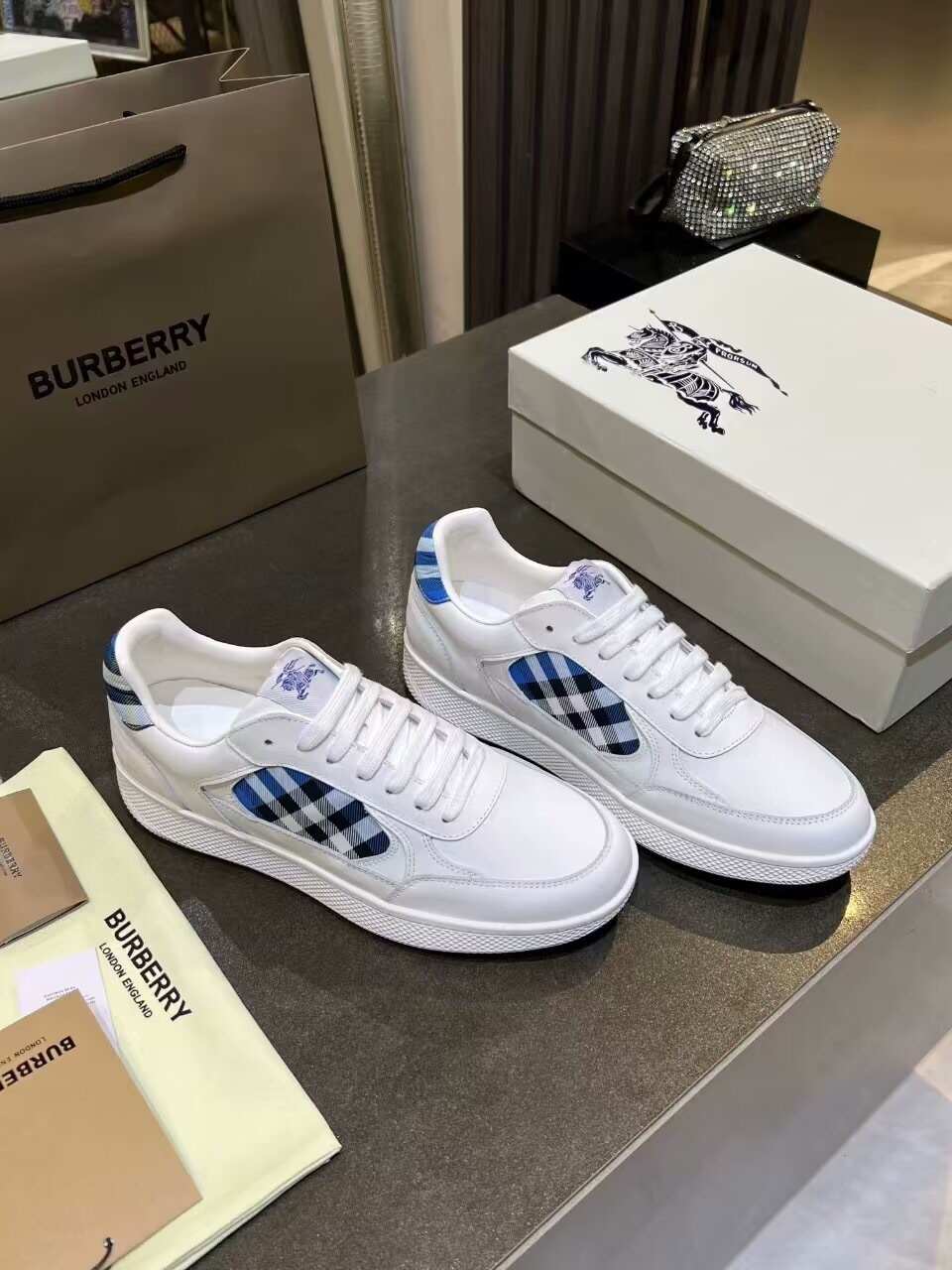 Burberry 2025/SS Italian-Made Sneakers with Equestrian Knight Design Label - KFY00300