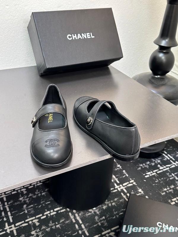 Chanel Quilted Slippers with Diamond Pattern Design - KFY00280