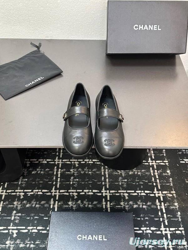 Chanel Quilted Slippers with Diamond Pattern Design - KFY00280