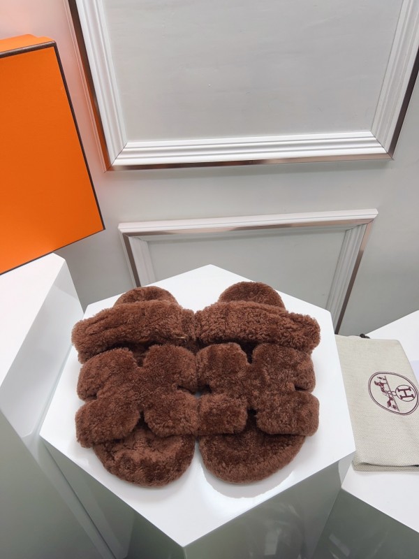 H Erjia Wool Slippers with Genuine Fur and TPU Sole - LY00270