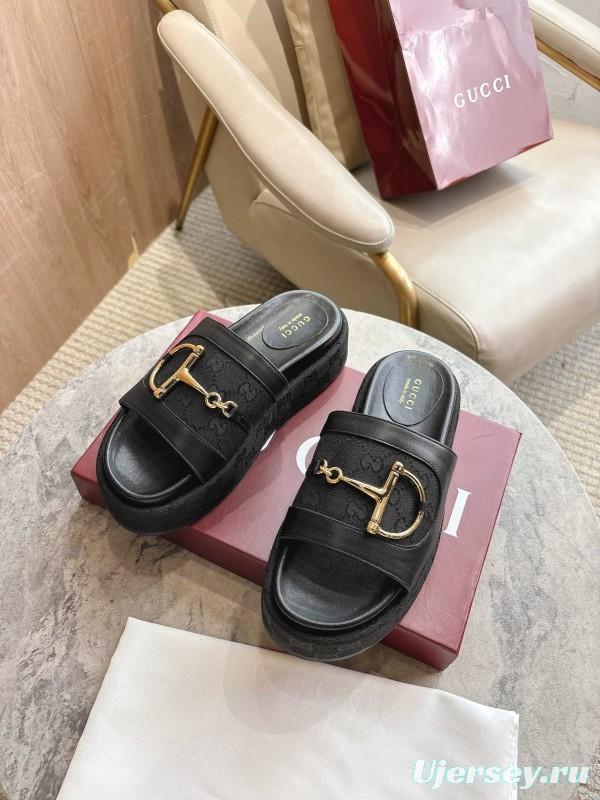 Gucci Women's Sandals with Horsebit Detail and Gold Hardware - LY00270