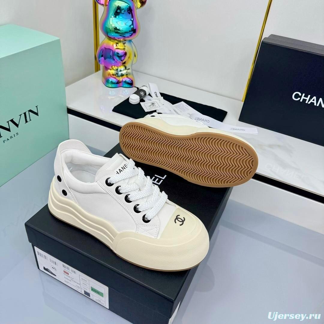 Chanel 2025 SS Casual Sneakers Panda Color Bread Shoes - LY00320