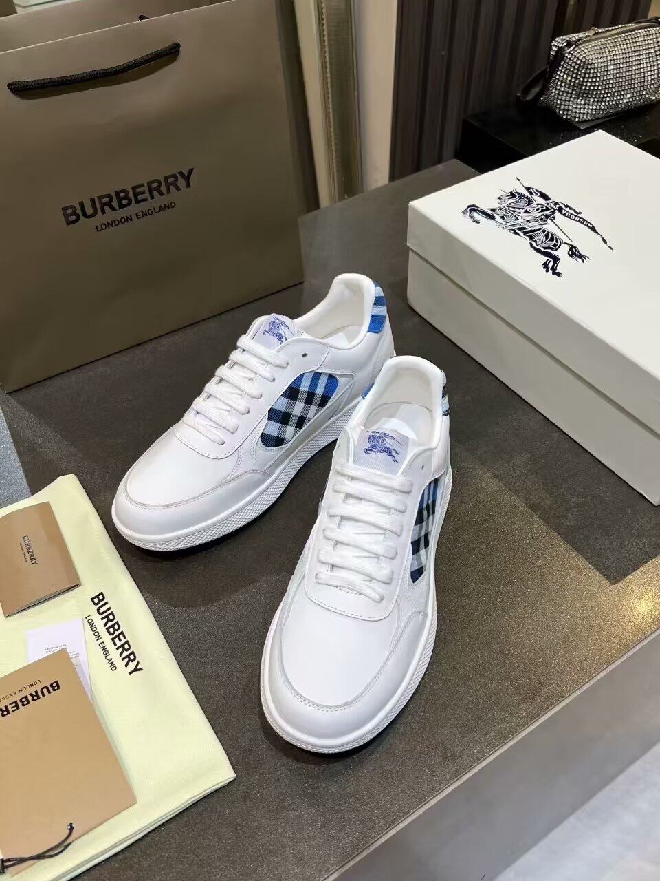 Burberry 2025/SS Italian-Made Sneakers with Equestrian Knight Design Label - KFY00300