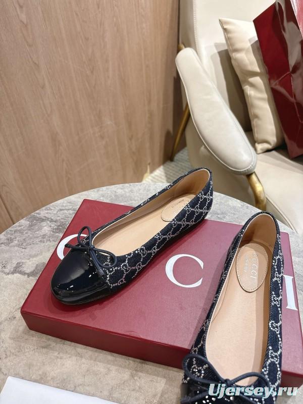 Gucci Women's Ballet Flats with Shiny GG Denim and Leather Bow - LY00330