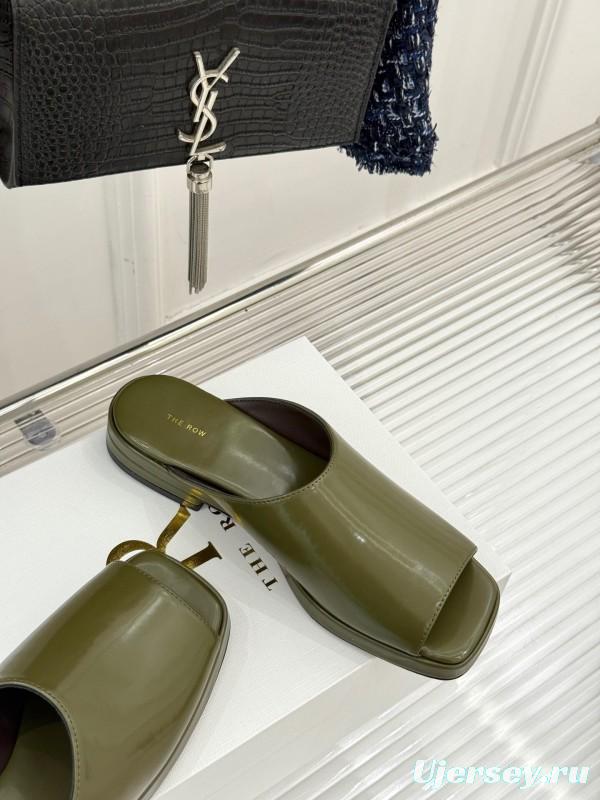 The Row 2025/SS Platform Slides - KFY00280