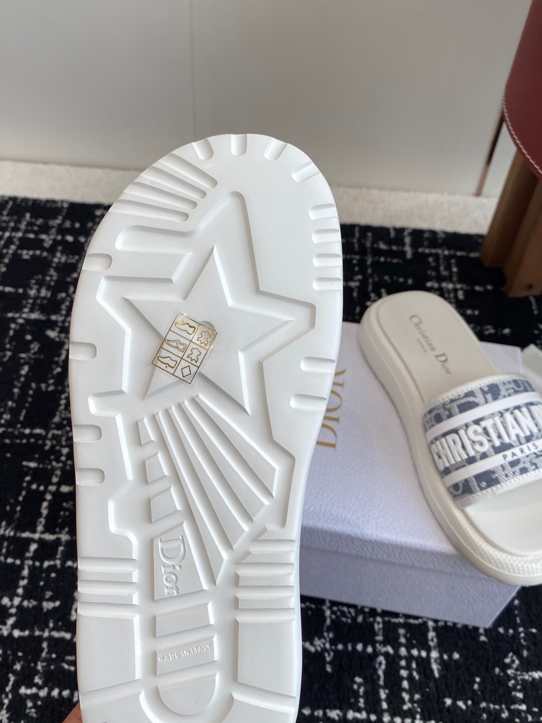 Dior Spring Summer 2025 Latest Ultra-Light Foam Sole Beach Sandals - KFY00260