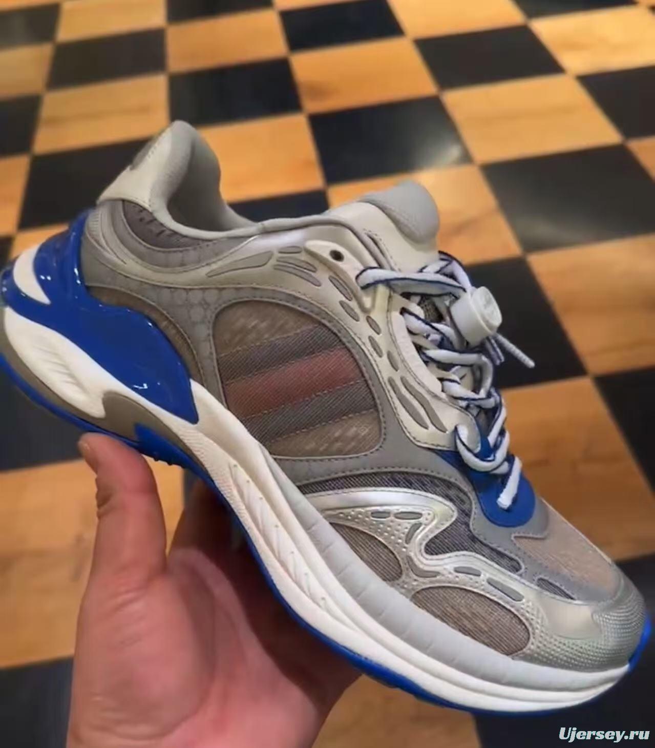 Gucci 2.0 Sneakers with Reflective Stripes and Retro Design - AS00450