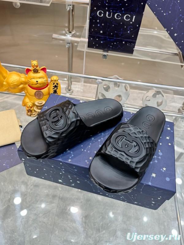 Gucci Lido Interlocking G Men's Sandals with Textured Rubber Sole - AS00170