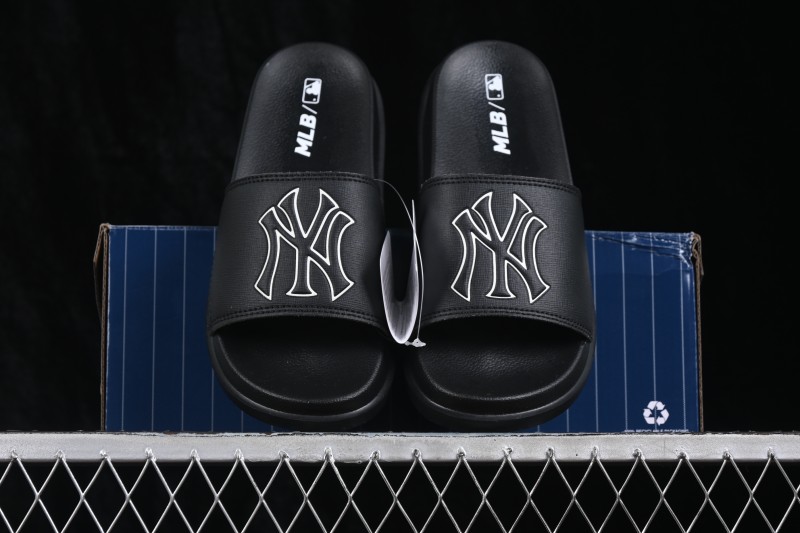New Era MLB Chunky Mound Basic New York Yankees Summer Casual Slides - 3ALPCMM4N50BKS