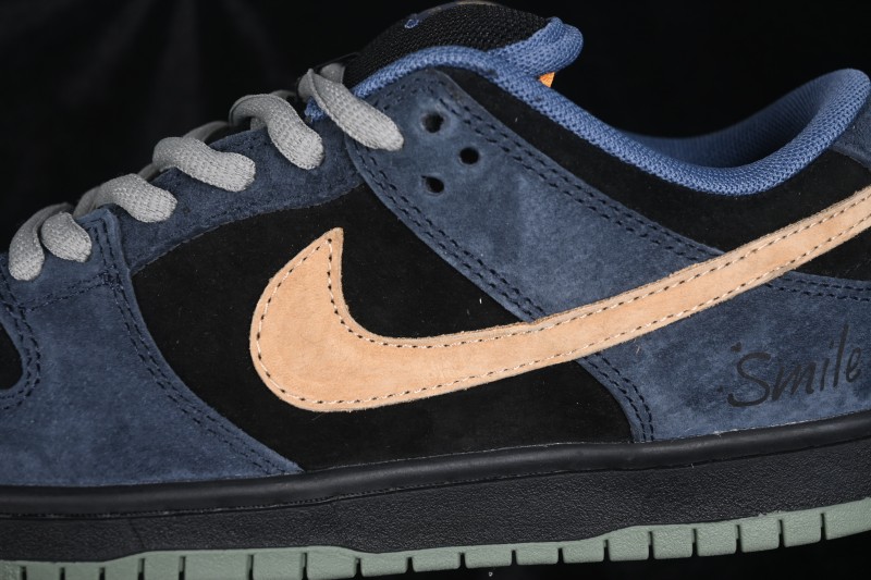 Nike SB Dunk Low Skateboarding Shoes with Premium Leather and Embroidery Craft - HF3063-002