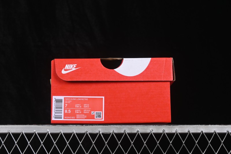 Nike SB Dunk Low Skateboarding Shoes with Cushioned Collar - IH1940-002