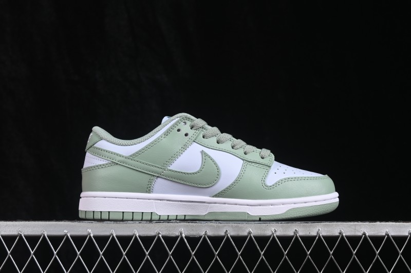 Nike SB Dunk Low Light Green Low-Top Skateboarding Shoes - IM6572-002