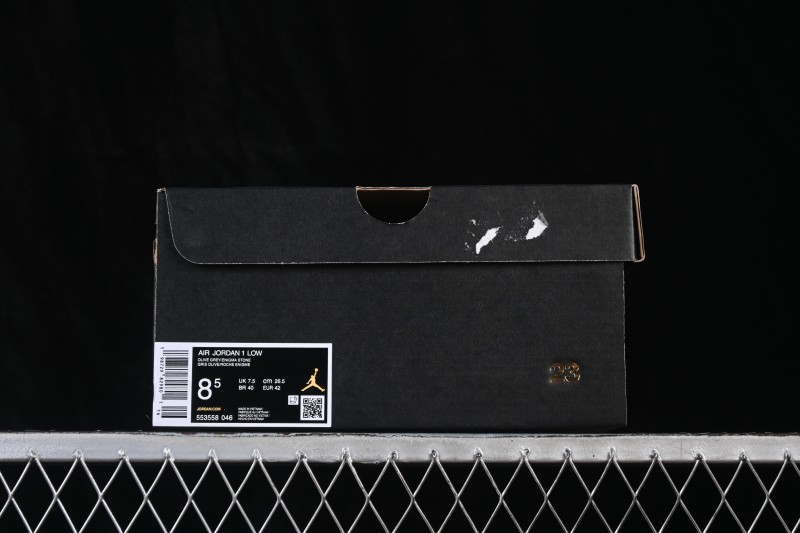 Nike Air Jordan 1 Low Retro Basketball Shoes with Classic Colorway and Durable Construction - 553558-046