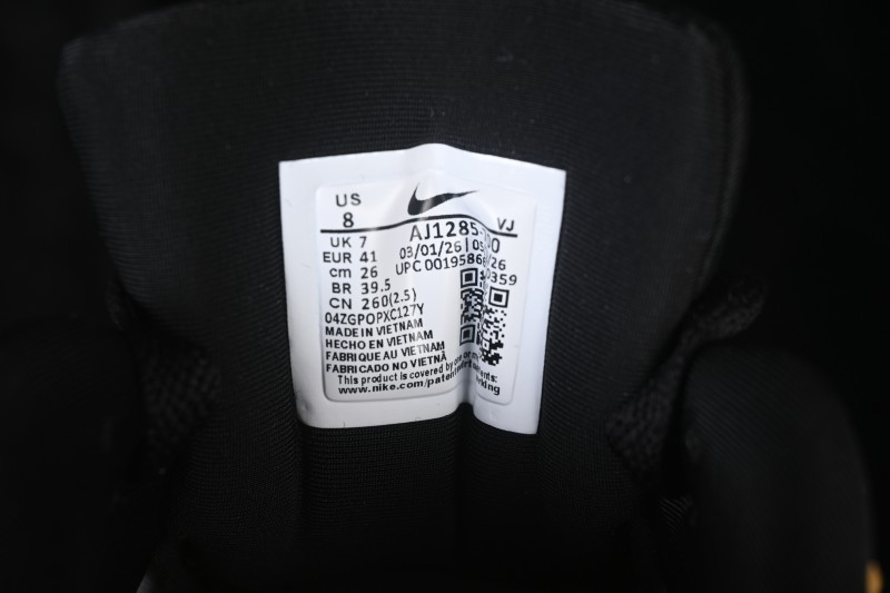 Nike Air Max 90 Retro Running Shoes with Visible Air Cushioning - AJ1285-700