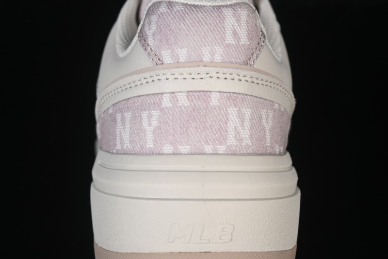 MLB New York Yankees Chunky Liner Pocket Monogram Elevated Running Shoes - 3ASXM056N50BGS