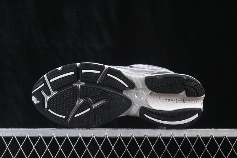 New Balance 2010 Series Retro Running Shoes with Suede and Mesh Upper - U2010753