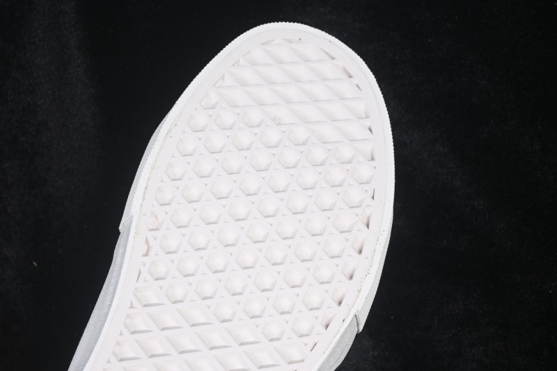 Vans Skate Skool Low-Top Skateboarding Shoes with Classic Stripe Design - VN0A5FCF6F6