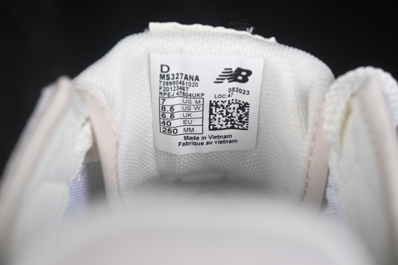 New Balance 327 Retro Casual Running Shoes with Trail-Inspired Design - MS327ANA