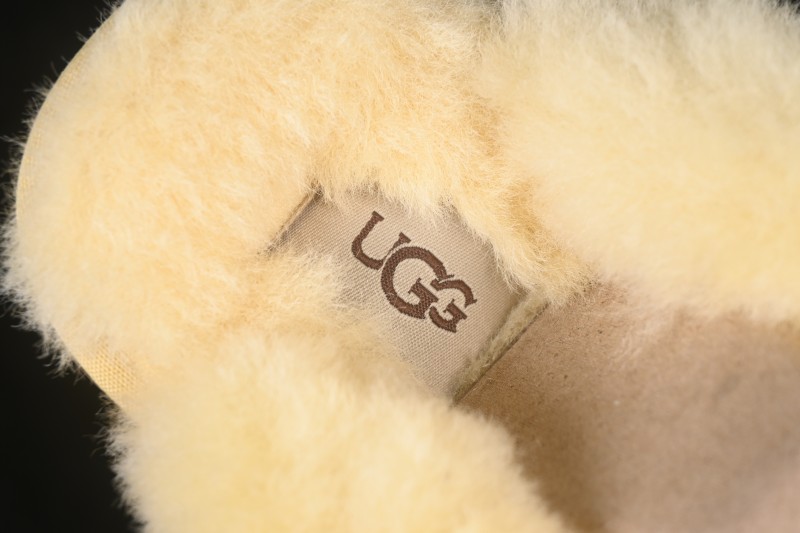 UGG Slipper Evolution Comfortable Flat No Special Function Closed Toe Slippers 1180 Soft Mustard