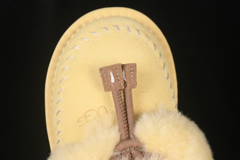 UGG Slipper Evolution Comfortable Flat No Special Function Closed Toe Slippers 1180 Soft Mustard