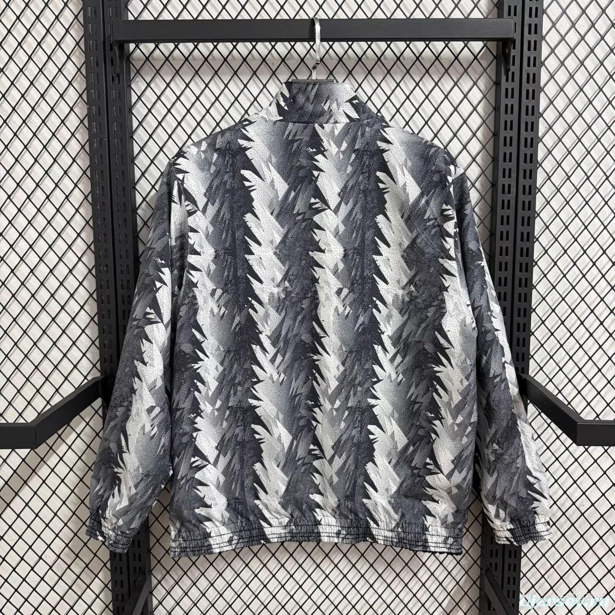 25/26 Juventus Grey with White Zigzag Pattern Full Zipper Windbreaker