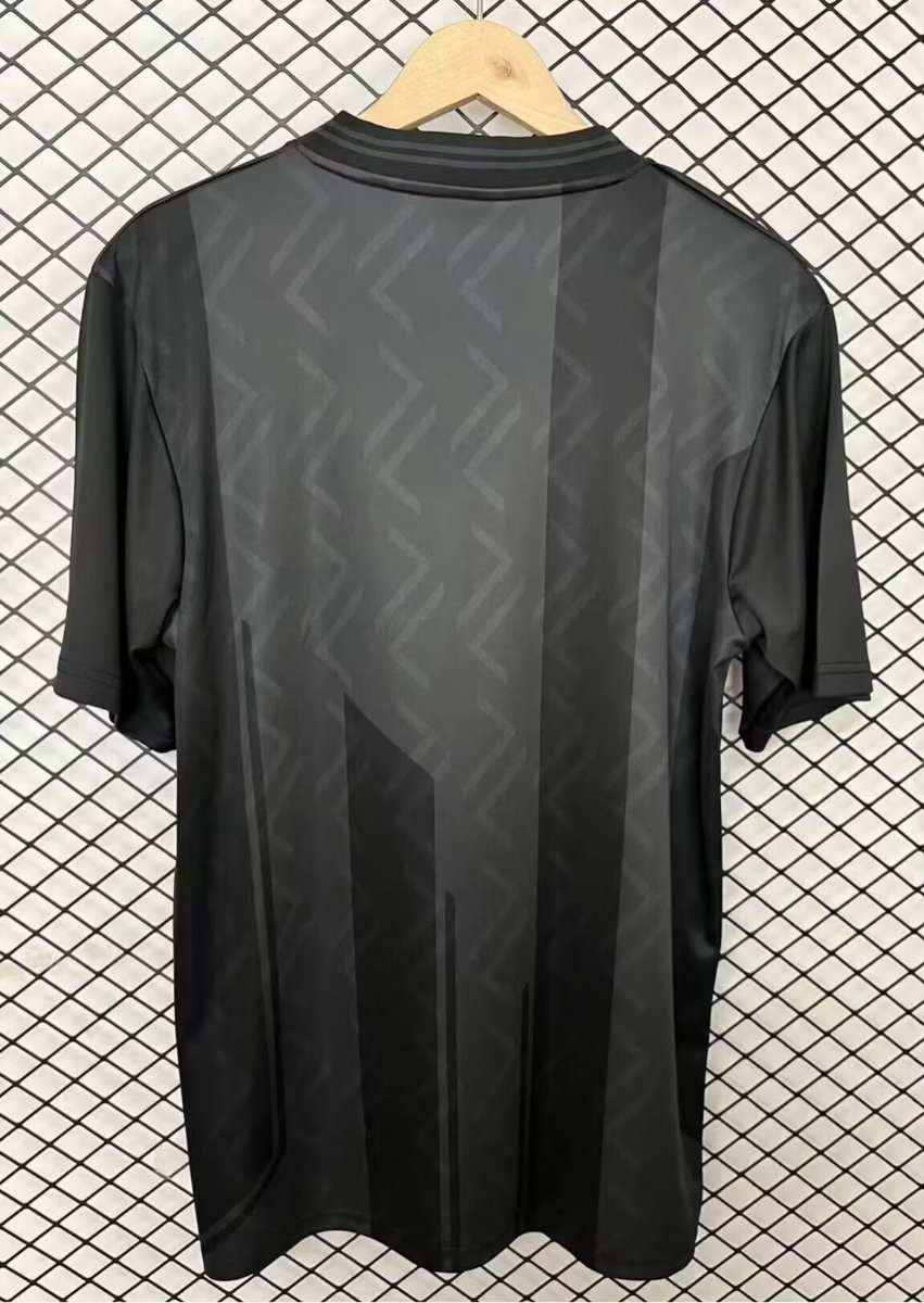 Retro 93/95 Southampton Black Special Jersey